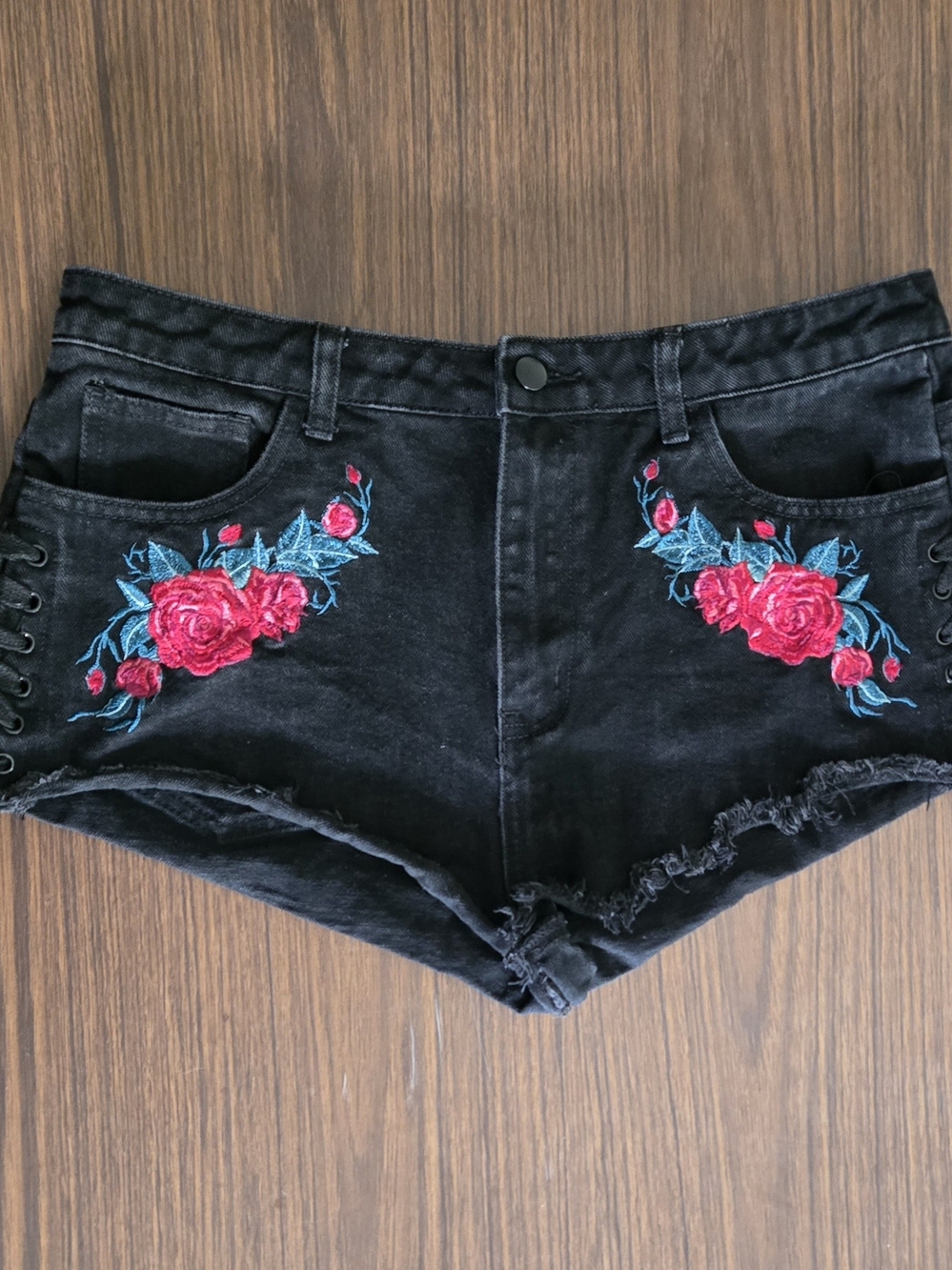 🥀 Dolls Kill Widow Grateful Heart Rose Embroidered Denim Shorts ♥️